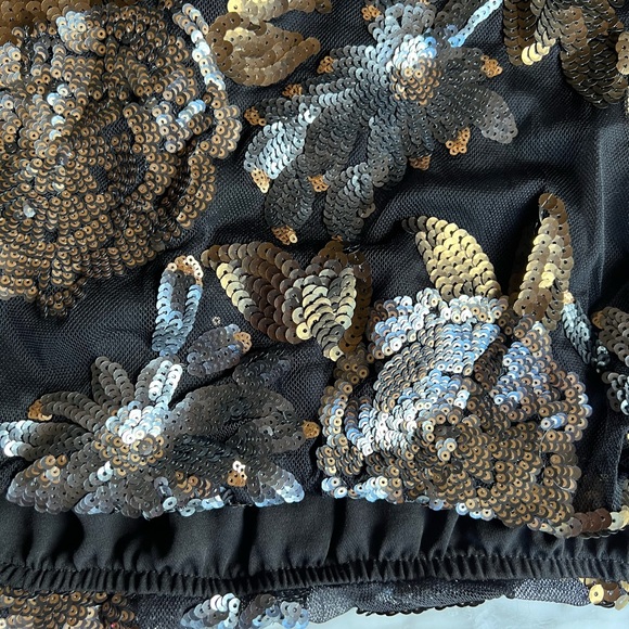 California Moonrise Floral Sequin Top Size Large - Picture 4 of 5